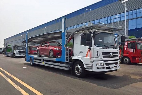 父母的第一次“轎車(chē)托運(yùn)”(圖1)